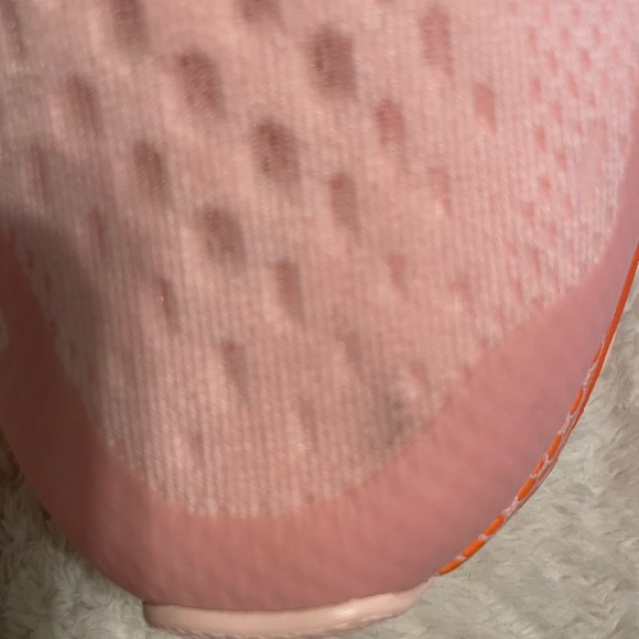 Never worn Under Armour Hovr Infinite 3 womens size 12. - Picture 9 of 9